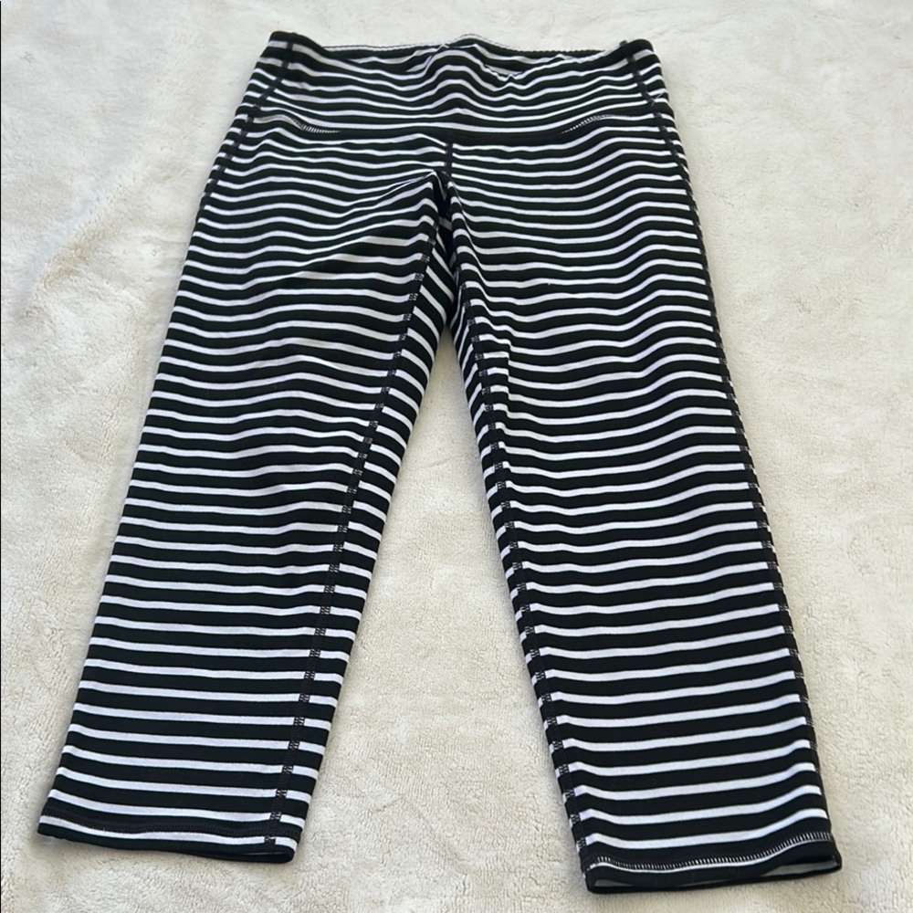 Athleta / Black and White Striped Leggings / Size: S